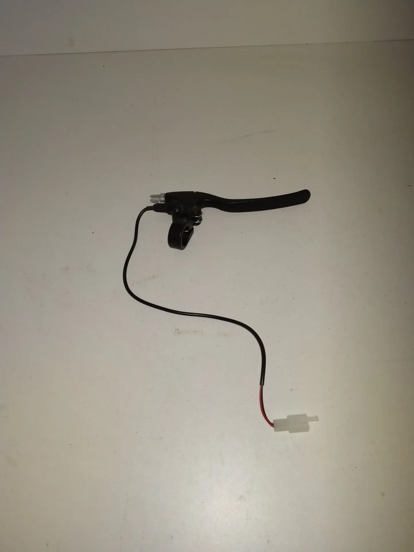 [P18004401] Levier Frein  Droit  coupe moteur